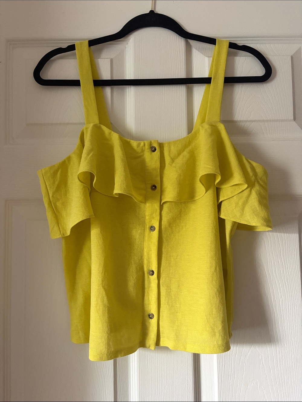 Gianni Bini Yellow Ruffle Cold-Shoulder Button Front Crop Top
